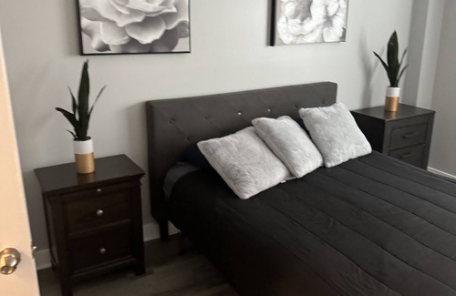 Crabtree Apartment | Cozy 1 bedroom 1 bath with plenty of amenities and attractions