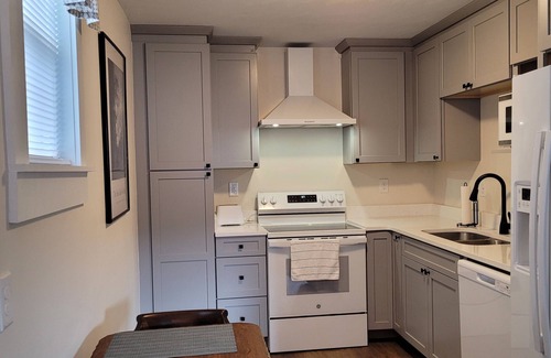 West Jefferson Apartment | Cozy 1-bedroom apartment with WiFi, AC in adorable West Jefferson