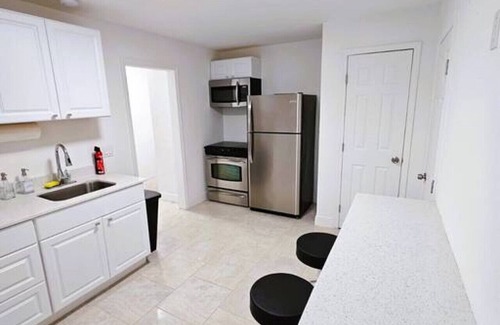 Ortona North Condo | Cozy 1 bedroom Apt Across the beach Large Pool!