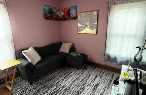 Niagara Falls Apartment | Cozy 1-bedroom apartment with WiFi, AC in charming Niagara Falls