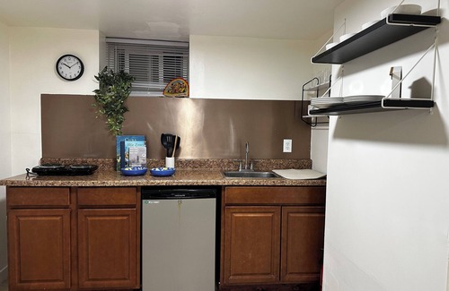 North Bergen Apartment | Cozy 1-bedroom apartment in gorgeous North Bergen with AC