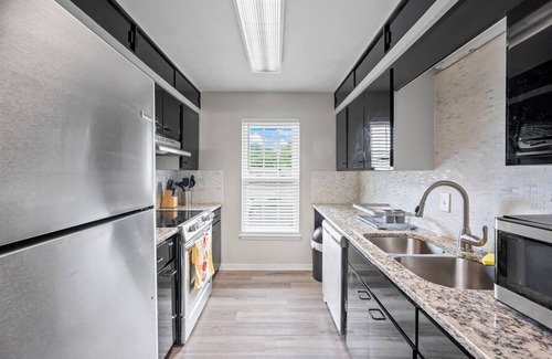 Green Hills Apartment | Cozy 1-bedroom apartment in a great location-Greenhill