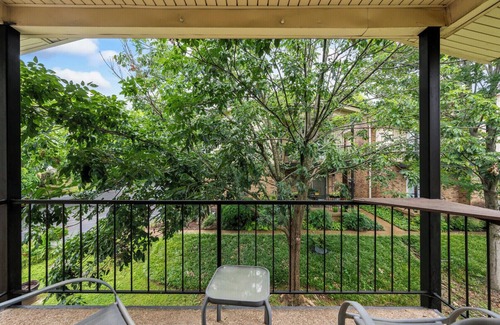 Green Hills Apartment | Cozy 1-bedroom apartment in a great location-Greenhill