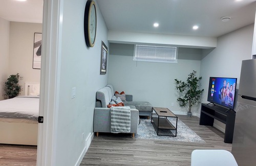 Southeast Calgary House | Cozy 1 bedroom apartment