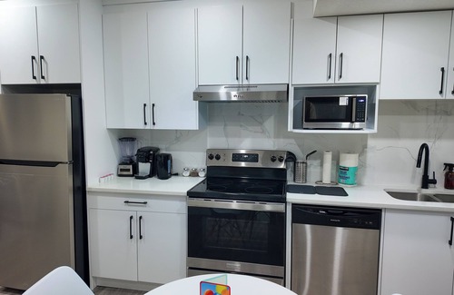 Southeast Calgary House | Cozy 1 bedroom apartment