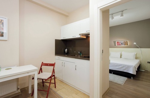 Pera Apartment | Cozy 1-bedroom apartment with WiFi, AC in beautiful Istanbul