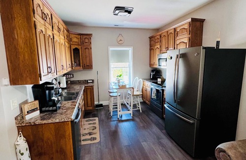 Moweaqua Apartment | Cozy 1-bedroom apartment with Fast WiFi, AC in Peaceful Moweaqua - Hidden Gem