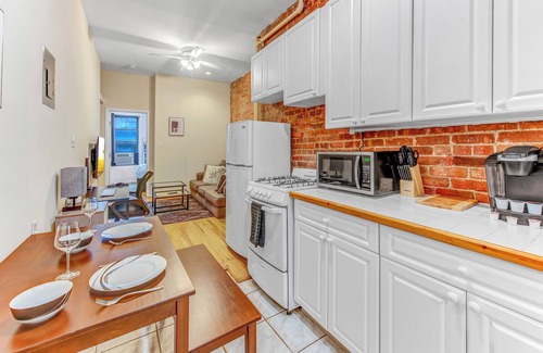 Midtown West Apartment | Cozy 1-bedroom apartment with AC and WiFi in enchanting New York