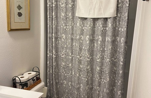 West Portland Park Apartment | Cozy 1-bedroom apartment with KING bed in SW Portland