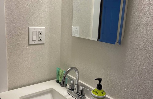 West Portland Park Apartment | Cozy 1-bedroom apartment with KING bed in SW Portland