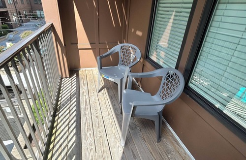 Shockoe Bottom Apartment | Cozy 1-bedroom apartment in enchanting Richmond with WiFi, fitness room, pool