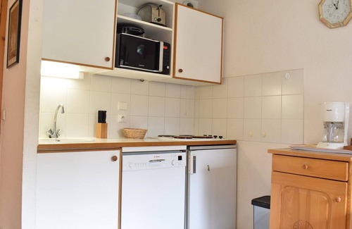 Meribel Centre Apartment | Cozy 1-Bedroom Apartment for 4, Near Slopes and Shops, Parking Included - Méribel
