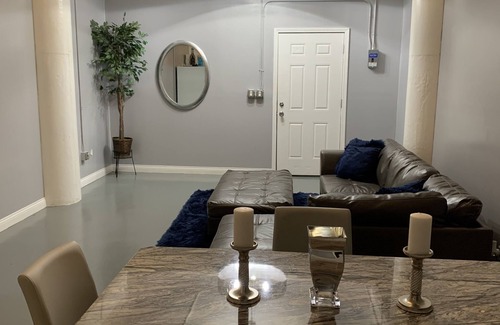Detroit Apartment | Cozy 1 bedroom Apartment Downtown Detroit
