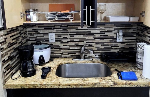 Hialeah Apartment | Cozy 1-bedroom apartment with AC and WiFi in pleasant Hialeah