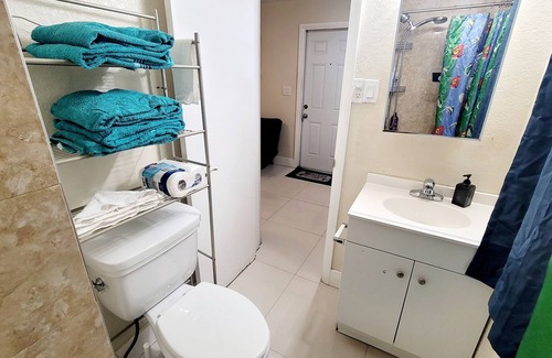 Hialeah Apartment | Cozy 1-bedroom apartment with AC and WiFi in pleasant Hialeah