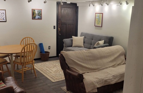 Victory Heights Apartment | Cozy 1-bedroom apartment in nice Seattle with WiFi
