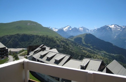 Eclose-Est Apartment | Cozy 1-Bedroom Apartment for 5 with South-Facing Balcony in L'Alpe d'Huez