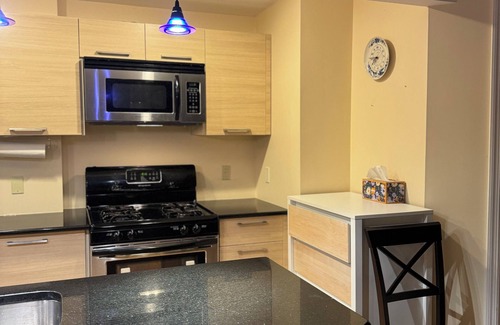Queens Apartment | Cozy 1-bedroom apartment in fabulous Queens with WiFi, fitness room