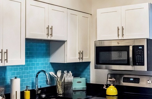 University District Apartment | Cozy 1-bedroom boho theme. Walking distance to UOM.