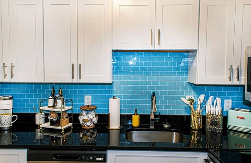 University District Apartment | Cozy 1-bedroom boho theme. Walking distance to UOM.