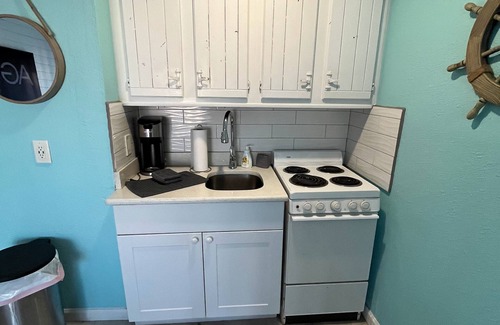 North Beach Condo | Cozy 1-bedroom condo on North Beach in awesome Corpus Christi with AC, WiFi, etc
