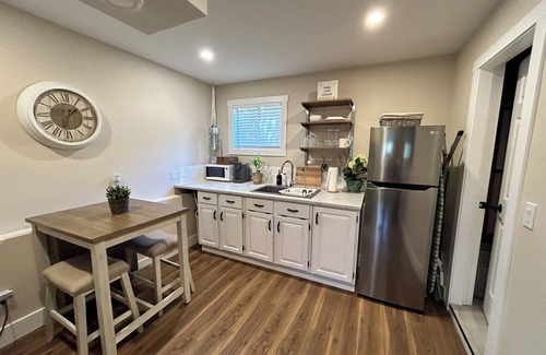 Central Okanagan House | Cozy 1 bedroom