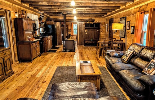 Suches Cabin | Cozy 1 - bedroom Cabin in Cooper's Creek Area