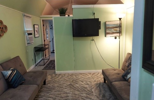 Foley Cabin | COZY 1 BEDROOM CABIN