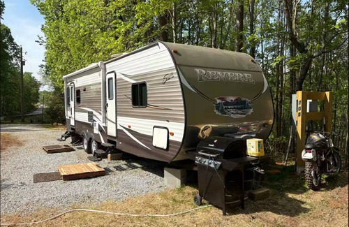 Salem House | Cozy 1-bedroom camper close to Clemson and Lake Jocassee