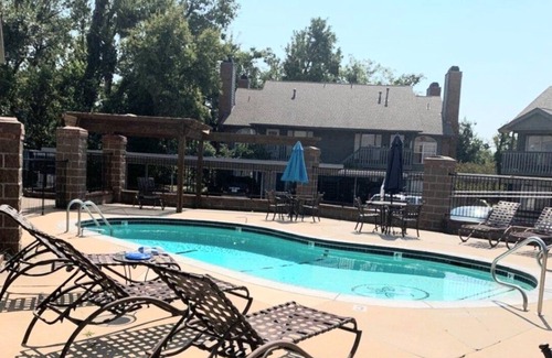 Oklahoma City Condo | Cozy 1-bedroom condo with WiFi, AC in welcoming NW Oklahoma City!