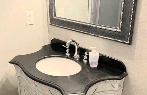Oklahoma City Condo | Cozy 1-bedroom condo with WiFi, AC in welcoming NW Oklahoma City!