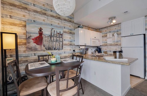St. Petersburg - Clearwater Condo | Cozy 1-Bedroom Condo w/Open Water View in St. Petersburg Fl.