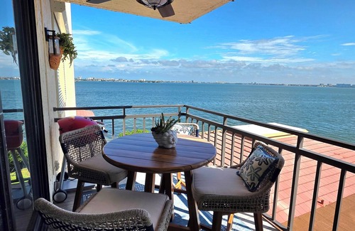 Casa del Mar Condo | Cozy 1-bedroom condo with spectacular view, WiFi, AC in welcoming St. Pete