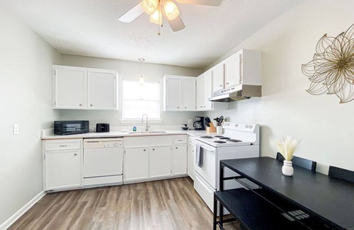 Old Town Condo | Cozy 1-bedroom condo with WiFi, AC in charming Bay St. Louis