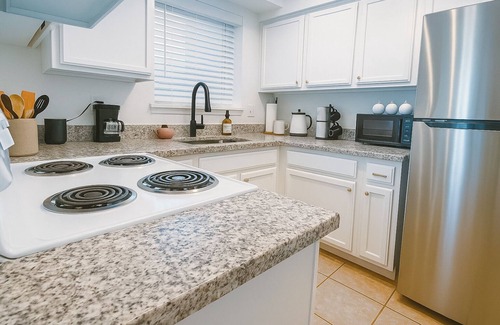 Pumpkin Center Condo | Cozy 1-bedroom condo in terrific Bakersfield with WiFi, AC