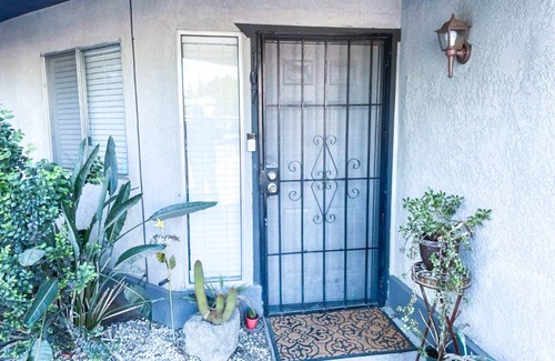 Pumpkin Center Condo | Cozy 1-bedroom condo in terrific Bakersfield with WiFi, AC