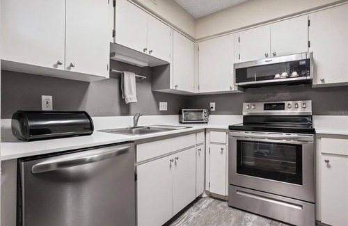 Palm Harbor Condo | Cozy 1-bedroom condo with AC and fitness room in marvelous Palm Harbor