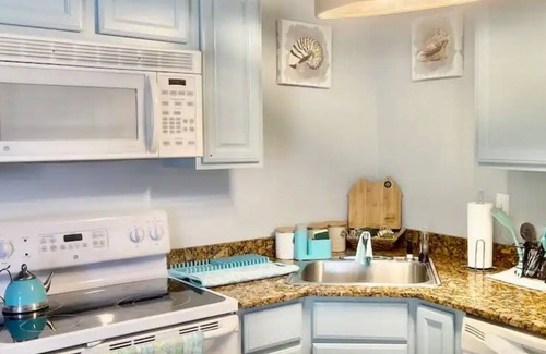 Biloxi Condo | Cozy 1-bedroom condo in gorgeous Biloxi with fitness room, WiFi