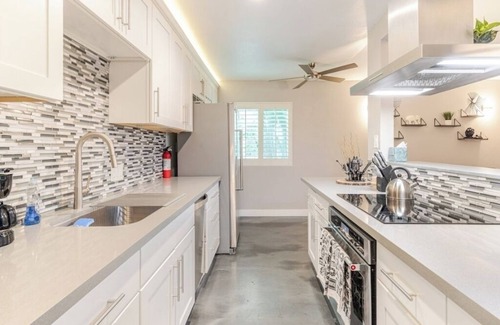 East Village Condo | Cozy 1-bedroom condo in enjoyable Long Beach with WiFi
