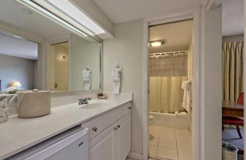 Clayton House | Cozy 1-Bedroom Condo with 2 Queen Beds in Clayton GA-KW 210