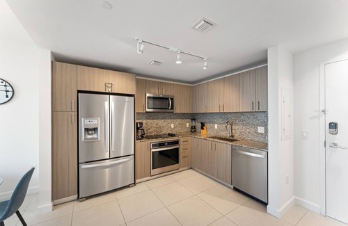 Doral Condo | Cozy 1-bedroom condo with WiFi, fitness room in enchanting Downtown Doral