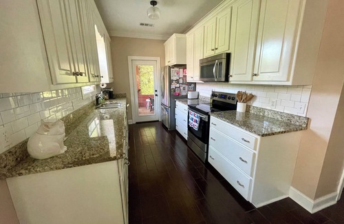 Oxmoor House | Cozy 1-bedroom Cottage in Oxford just 12 minutes to Ole Miss Campus
