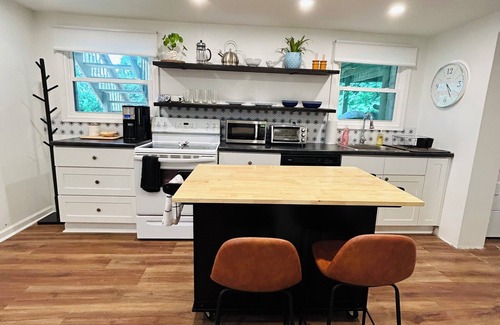 Red Bank House | Cozy 1-bedroom duplex in charming Chattanooga with WiFi, AC