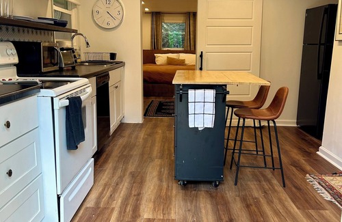 Red Bank House | Cozy 1-bedroom duplex in charming Chattanooga with WiFi, AC
