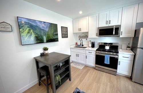 Burbank Apartment | Cozy 1-Bedroom Haven in Beautiful Burbank, near Disney, Warner Bros & Hollywood Attractions