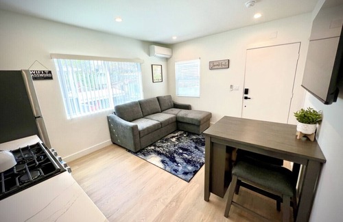 Burbank Apartment | Cozy 1-Bedroom Haven in Beautiful Burbank, near Disney, Warner Bros & Hollywood Attractions