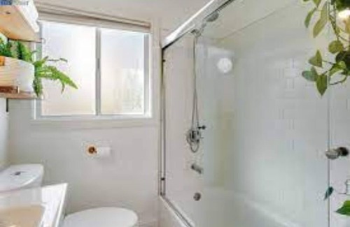 Oakland House | cozy 1 bedroom home