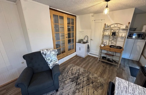 Springfield House | Cozy 1-bedroom House In Springfield with AC, WiFi