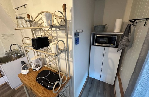 Springfield House | Cozy 1-bedroom House In Springfield with AC, WiFi
