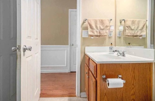 Dallas House | Cozy 1-bedroom house with WiFi, AC in marvelous Dallas